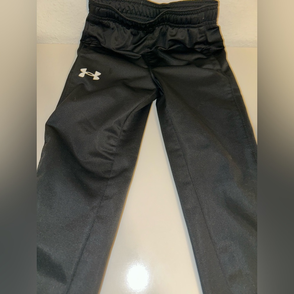 Under Armour kids pants size 5